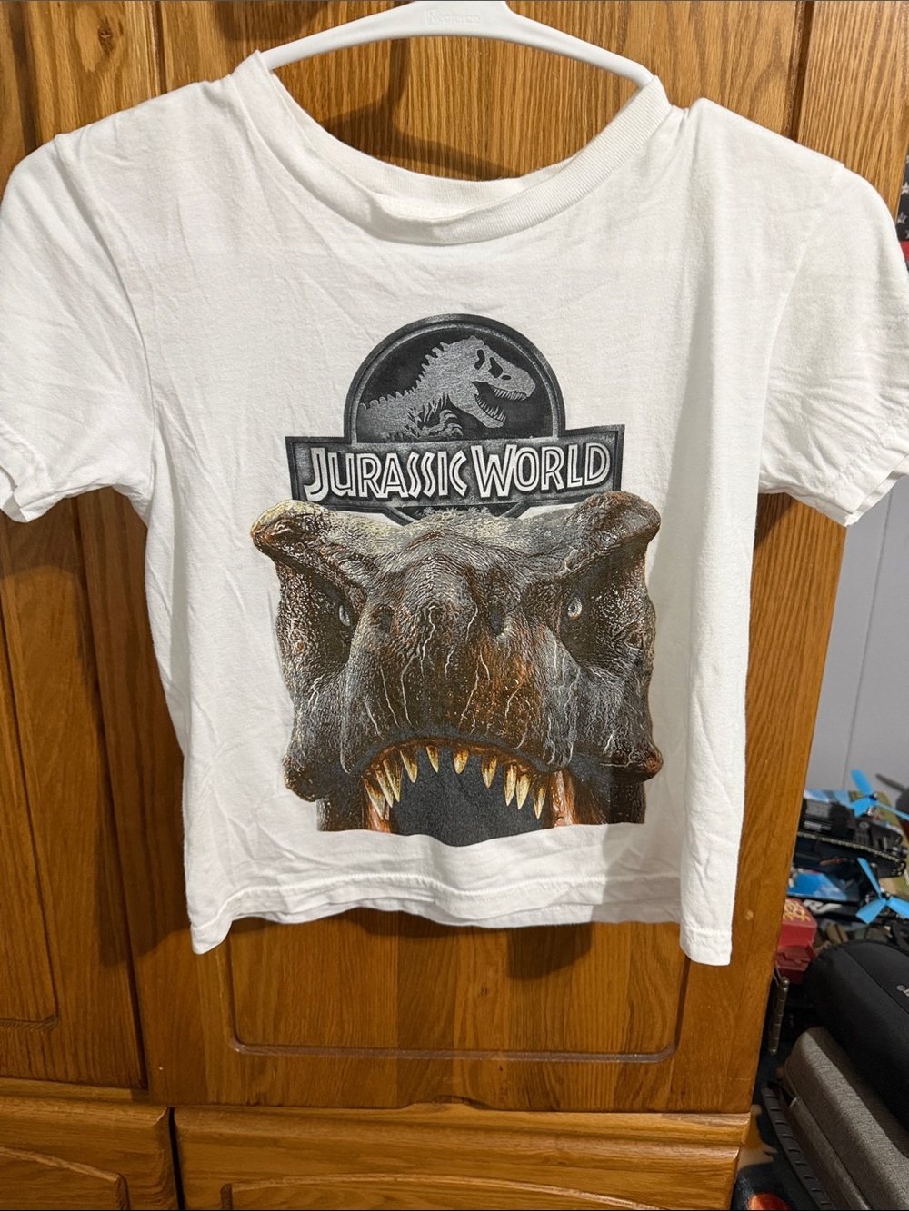 White Jurassic World T‑Shirt with Dinosaur Graphic